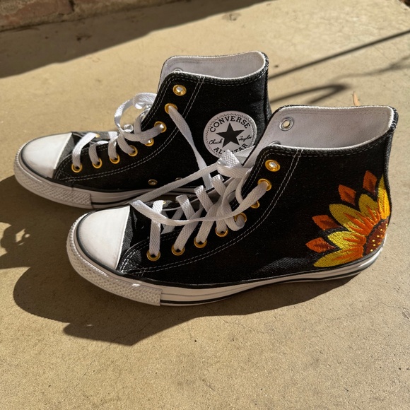 Converse Chuck Taylor All Star Embroidered Flower - Picture 1 of 5